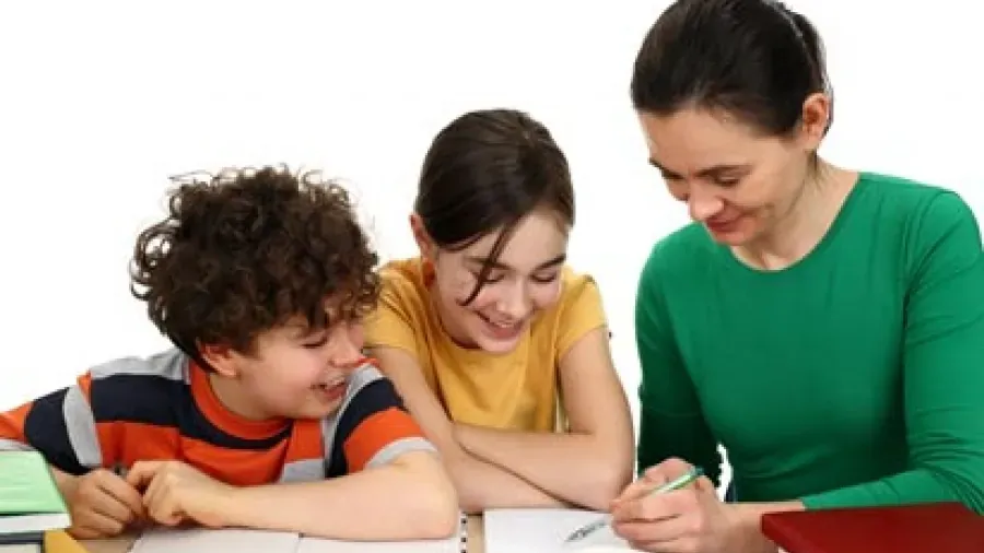 Du học sinh Việt làm gia sư nơi xứ người