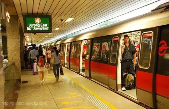 Hướng dẫn đi tầu điện ngầm MRT khi du học Singapore