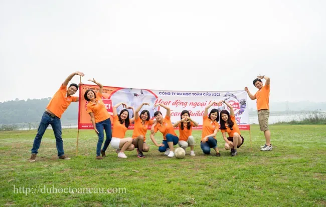 Buổi sinh hoạt tập thể Teambuilding tại Sơn Tinh Camp