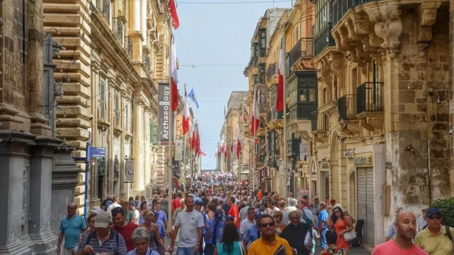 Du học Malta có gì giống và khác so với du học Anh?