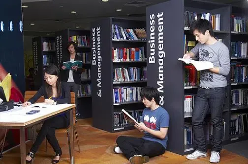 Tìm nhà ở du học Singapore có khó không?