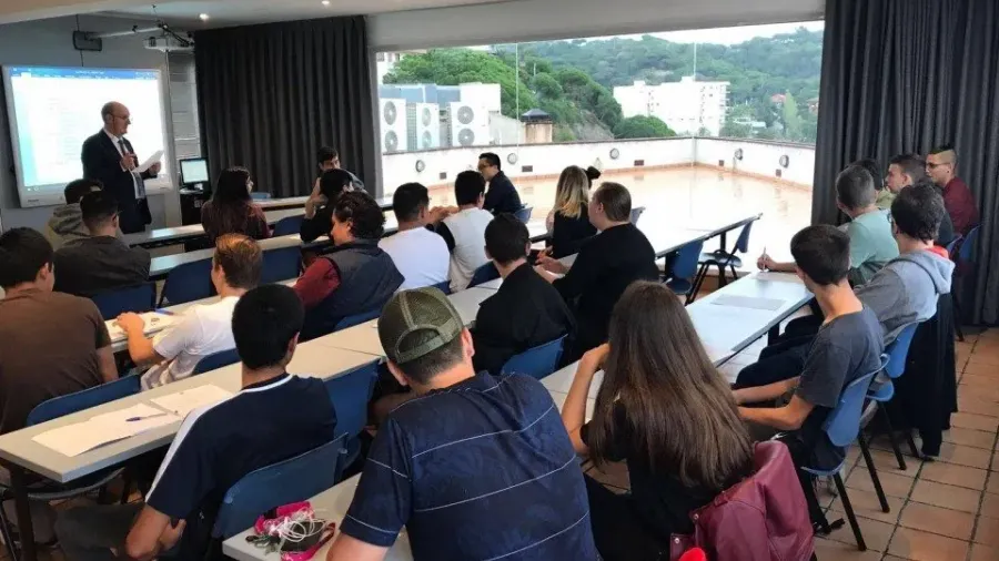 Chỉ với ngân sách từ 100 triệu VNĐ, bạn đã có thể học Master tại Tây Ban Nha!