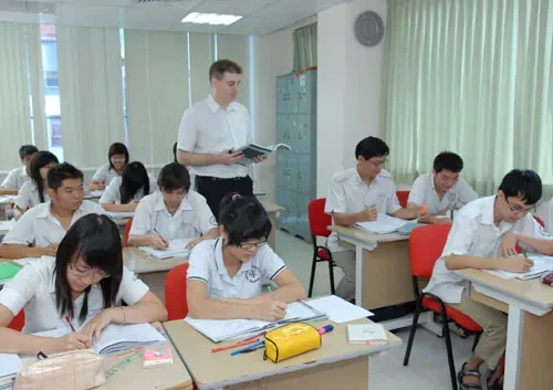 Tuyển sinh lớp Tiếng Anh du học và đi làm khóa 8
