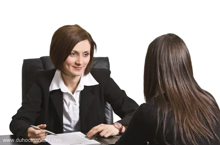 Nhân viên phỏng vấn VISA quan tâm đến vấn đề gì?